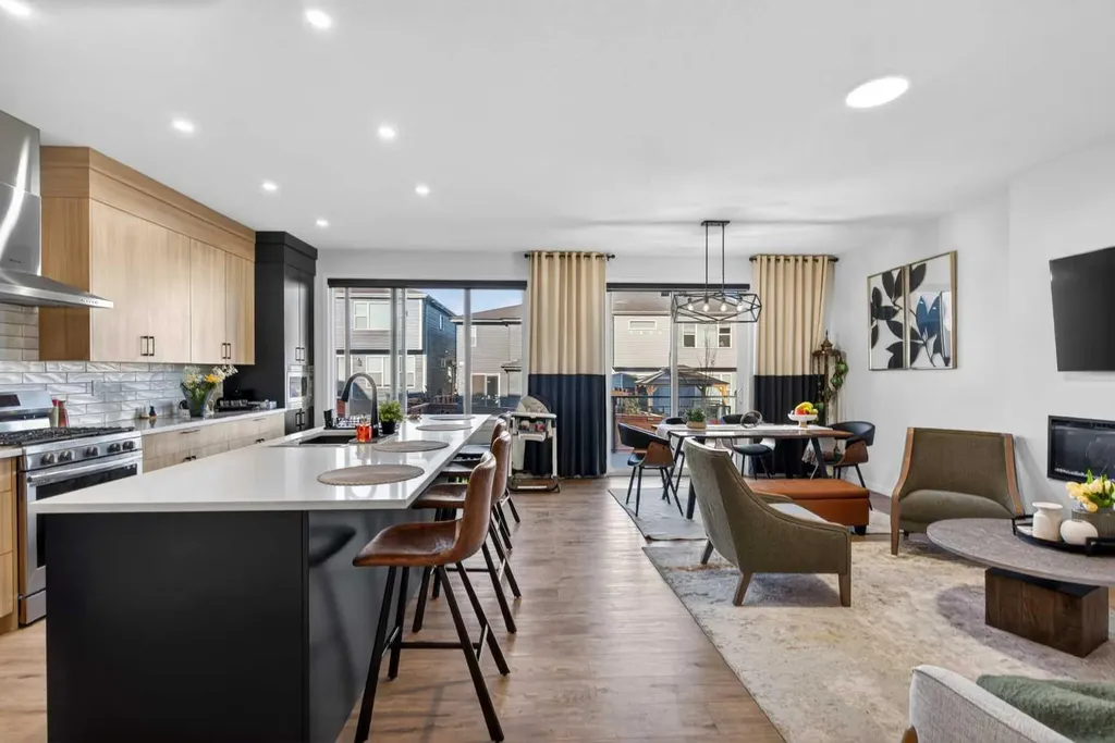 36 Royston Rise NW Calgary AB T3L 0J2