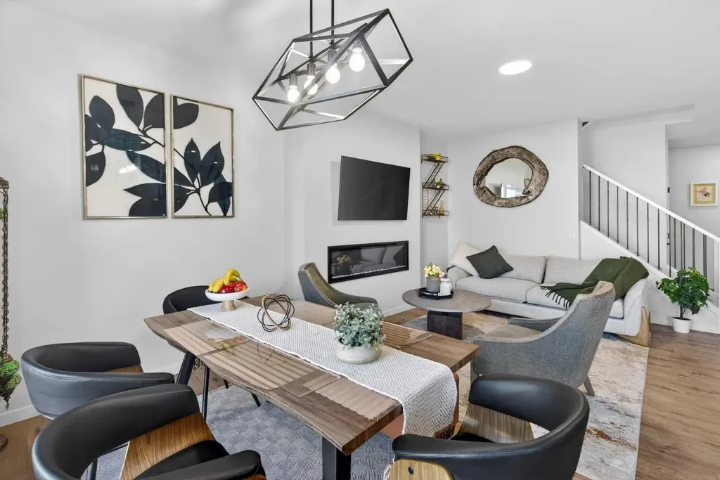 36 Royston Rise NW Calgary AB T3L 0J2