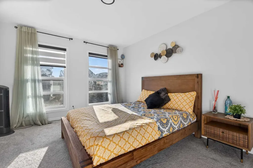 36 Royston Rise NW Calgary AB T3L 0J2