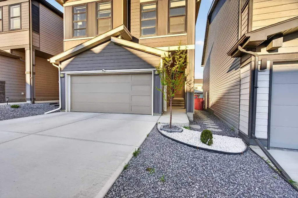 36 Royston Rise NW Calgary AB T3L 0J2