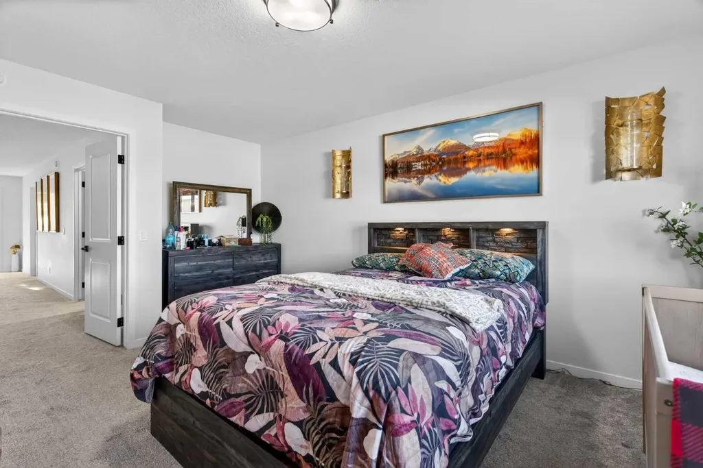 36 Royston Rise NW Calgary AB T3L 0J2
