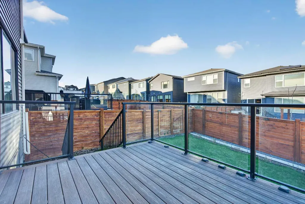36 Royston Rise NW Calgary AB T3L 0J2