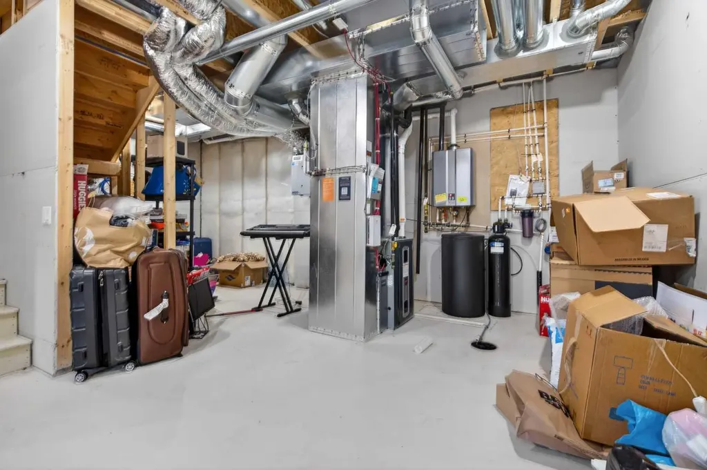 36 Royston Rise NW Calgary AB T3L 0J2