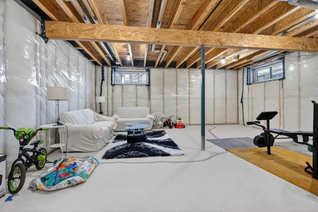 36 Royston Rise NW Calgary AB T3L 0J2