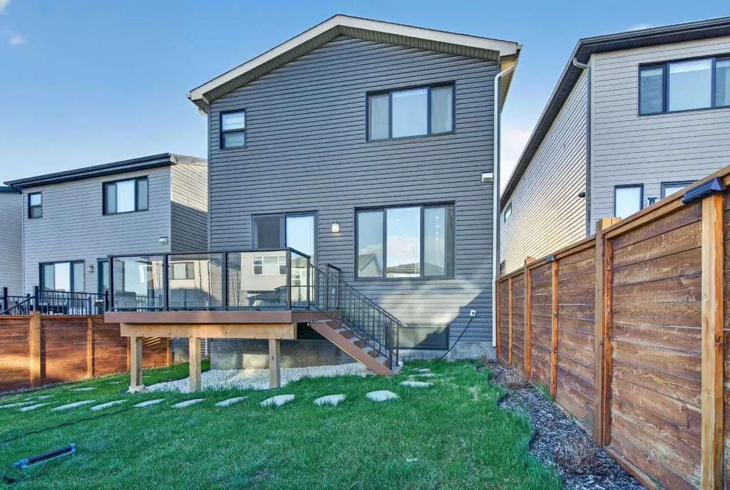 36 Royston Rise NW Calgary AB T3L 0J2