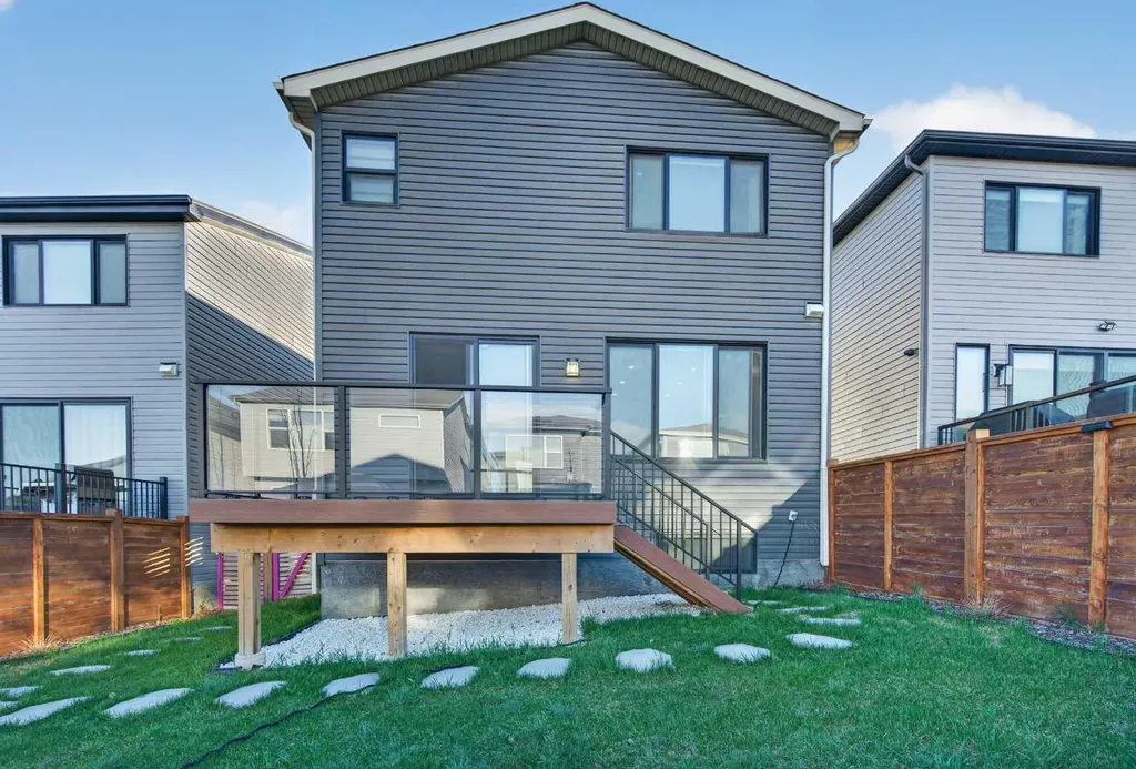 36 Royston Rise NW Calgary AB T3L 0J2
