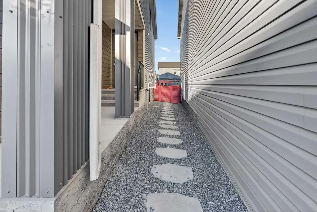 36 Royston Rise NW Calgary AB T3L 0J2