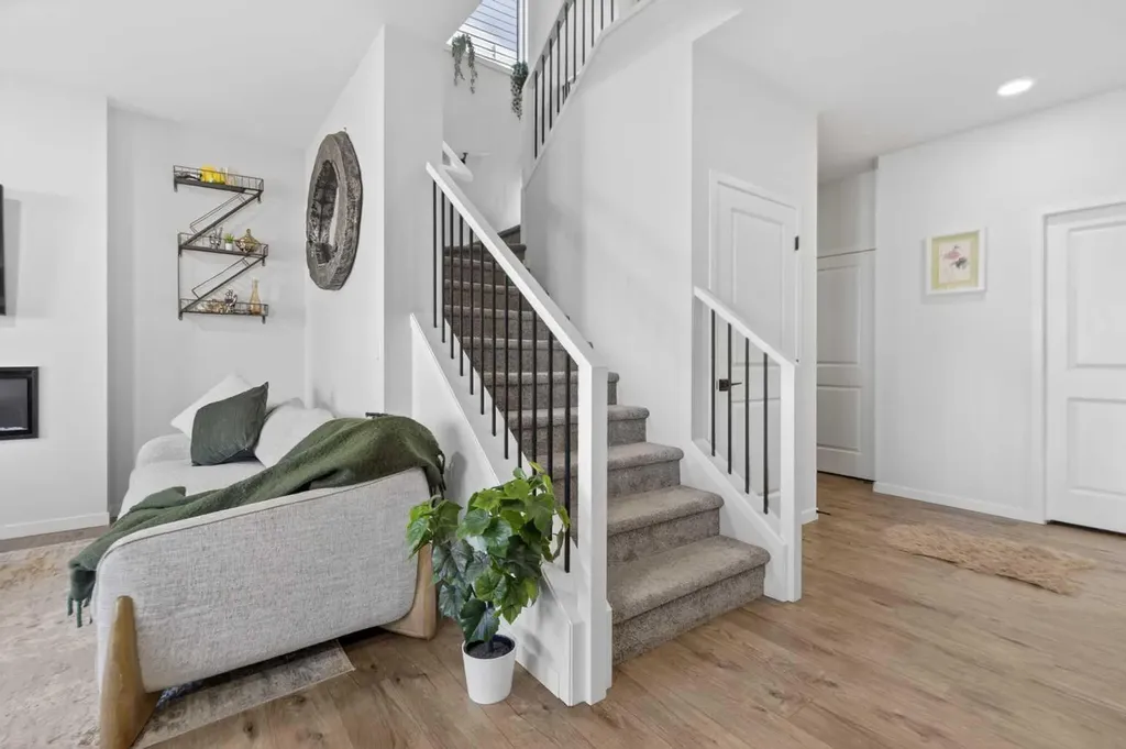 36 Royston Rise NW Calgary AB T3L 0J2