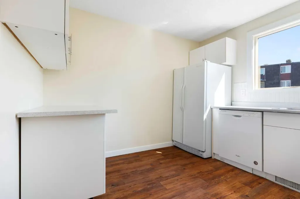 80 Galbraith Drive SW Calgary AB T3E 4Z6