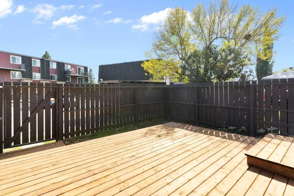80 Galbraith Drive SW Calgary AB T3E 4Z6