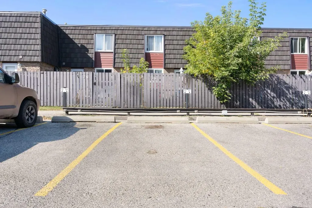 80 Galbraith Drive SW Calgary AB T3E 4Z6