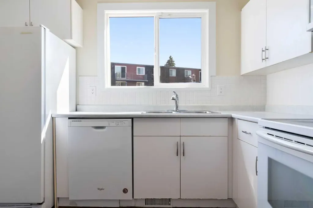 80 Galbraith Drive SW Calgary AB T3E 4Z6