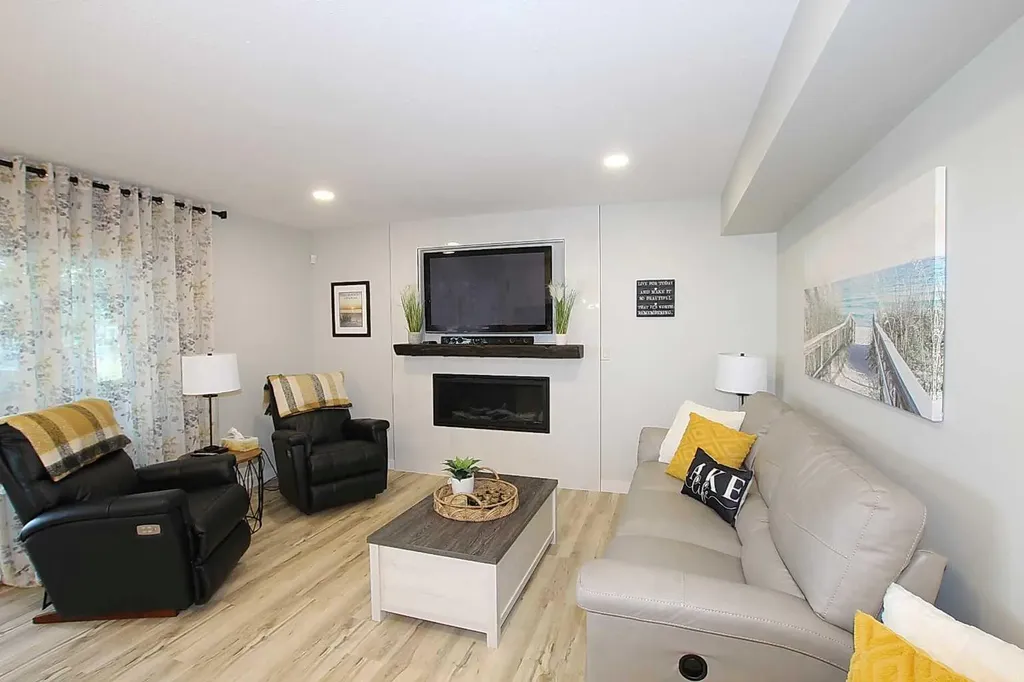 108 Marina Bay Court Sylvan Lake AB T4S 1E9