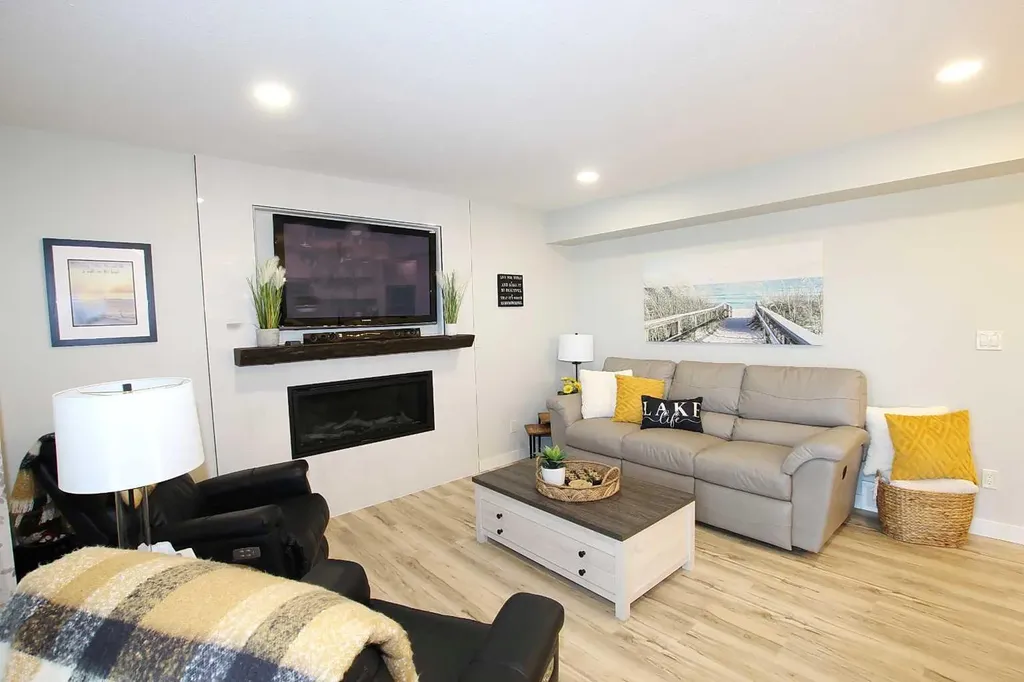 108 Marina Bay Court Sylvan Lake AB T4S 1E9