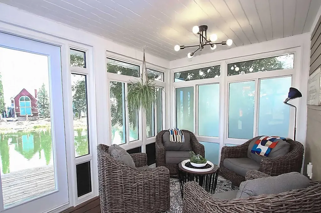 108 Marina Bay Court Sylvan Lake AB T4S 1E9