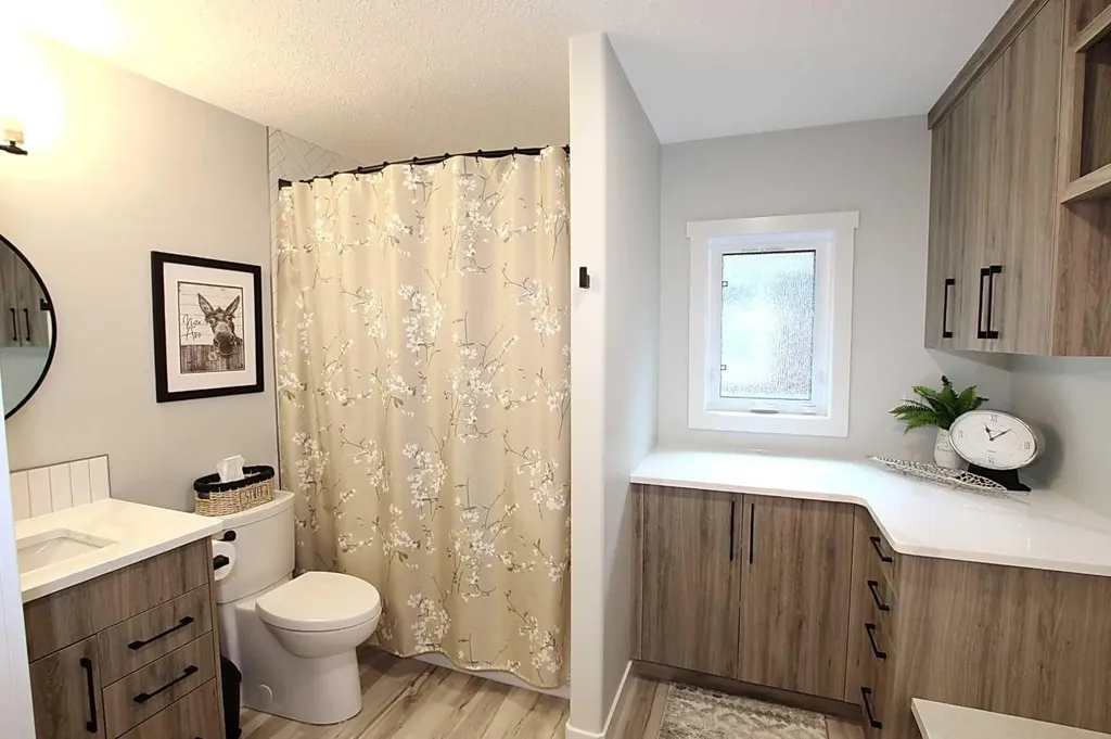 108 Marina Bay Court Sylvan Lake AB T4S 1E9