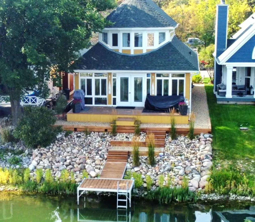 108 Marina Bay Court Sylvan Lake AB T4S 1E9
