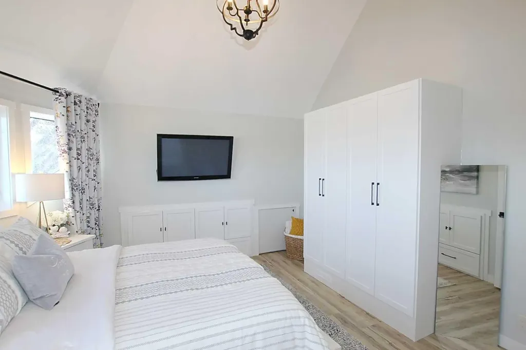 108 Marina Bay Court Sylvan Lake AB T4S 1E9