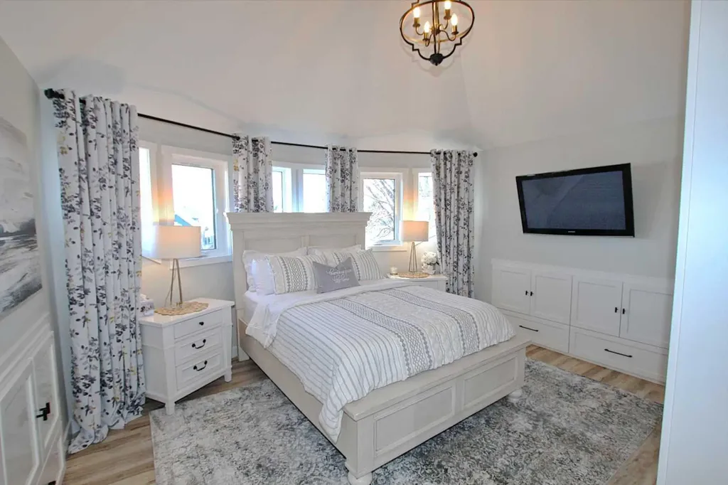 108 Marina Bay Court Sylvan Lake AB T4S 1E9
