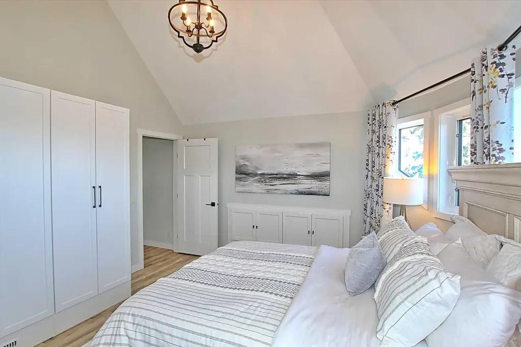 108 Marina Bay Court Sylvan Lake AB T4S 1E9