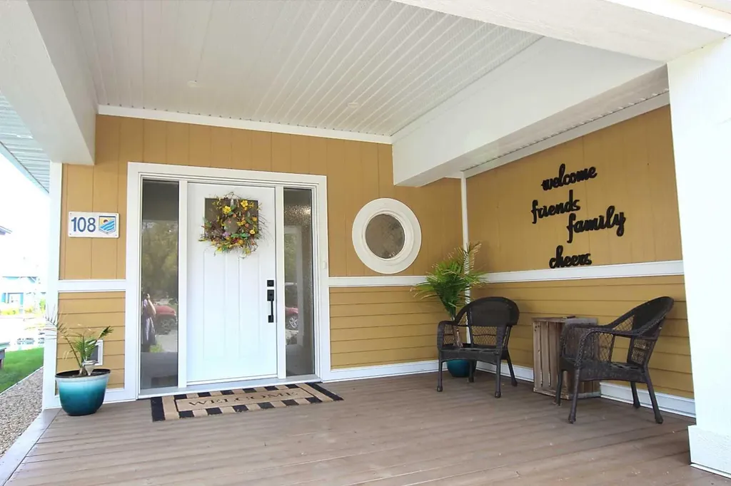 108 Marina Bay Court Sylvan Lake AB T4S 1E9