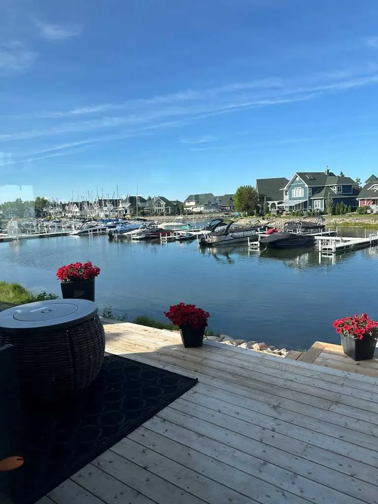 108 Marina Bay Court Sylvan Lake AB T4S 1E9