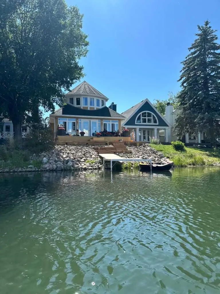 108 Marina Bay Court Sylvan Lake AB T4S 1E9