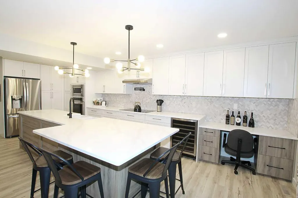108 Marina Bay Court Sylvan Lake AB T4S 1E9