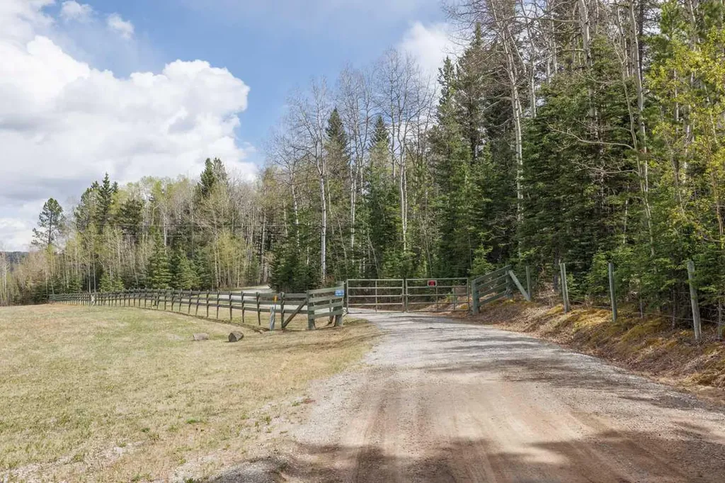 320070 163 Avenue W Rural Foothills County AB T0L 1W4
