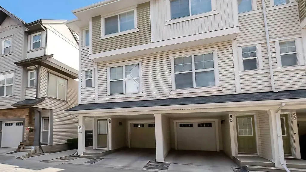 54 New Brighton Point SE Calgary AB T2Z 1B6