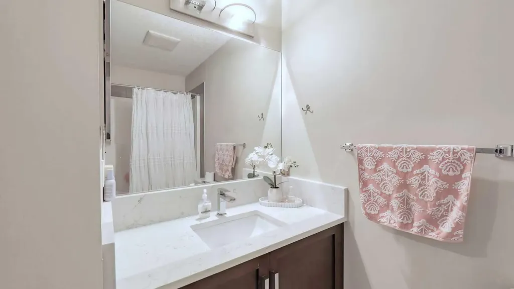 54 New Brighton Point SE Calgary AB T2Z 1B6
