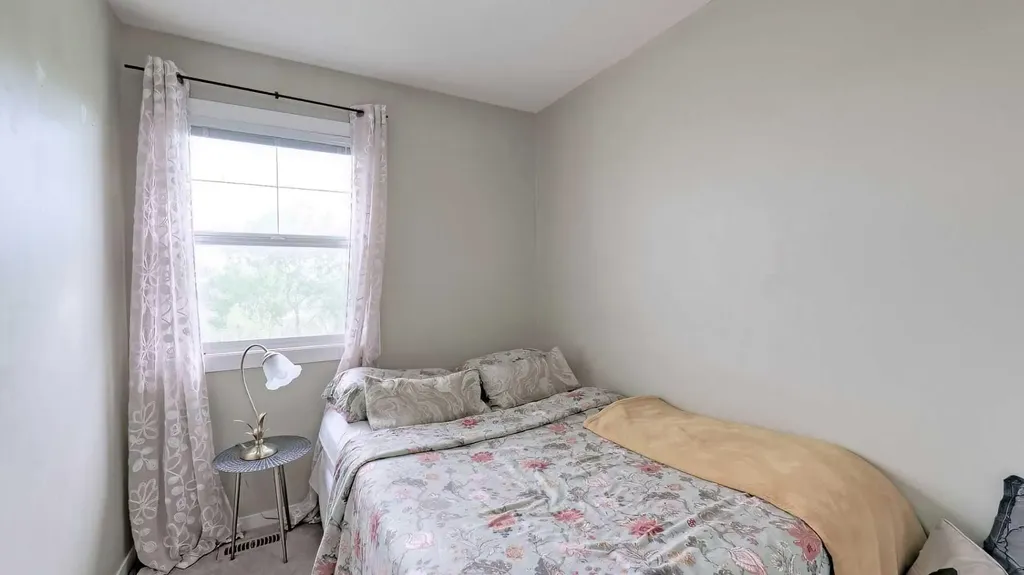 54 New Brighton Point SE Calgary AB T2Z 1B6