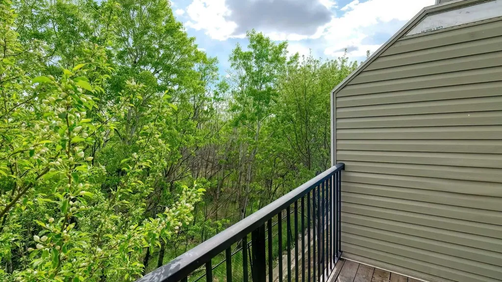 54 New Brighton Point SE Calgary AB T2Z 1B6