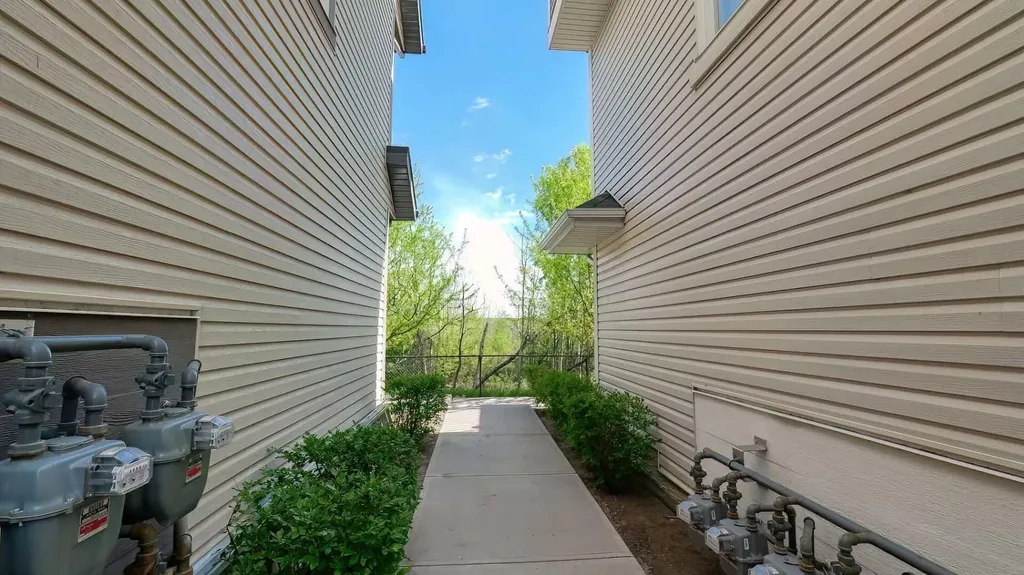 54 New Brighton Point SE Calgary AB T2Z 1B6