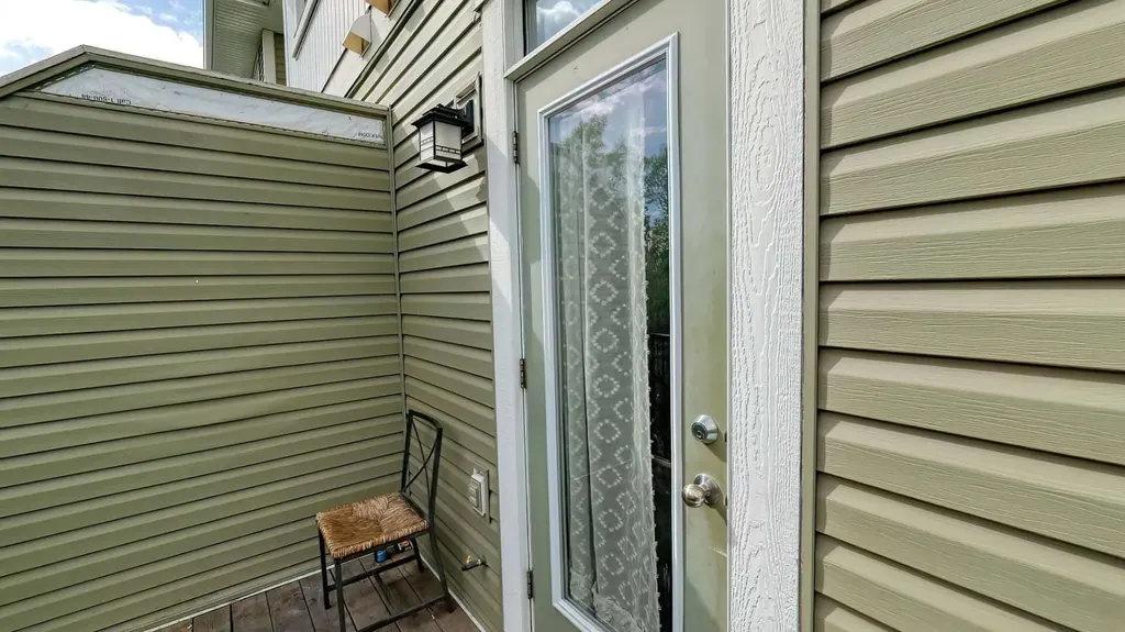 54 New Brighton Point SE Calgary AB T2Z 1B6