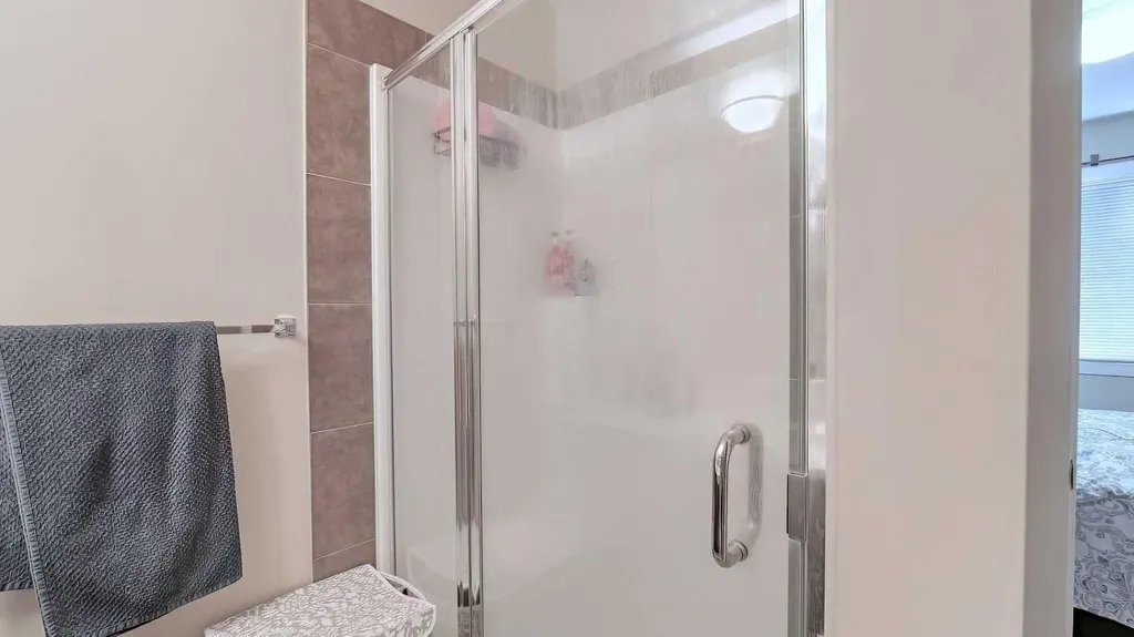 54 New Brighton Point SE Calgary AB T2Z 1B6