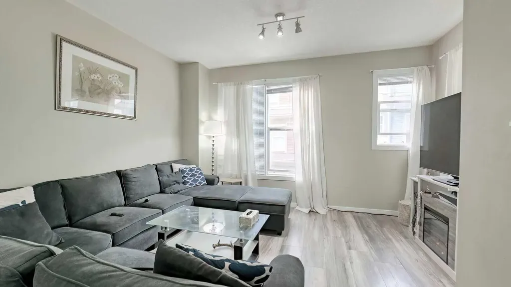 54 New Brighton Point SE Calgary AB T2Z 1B6