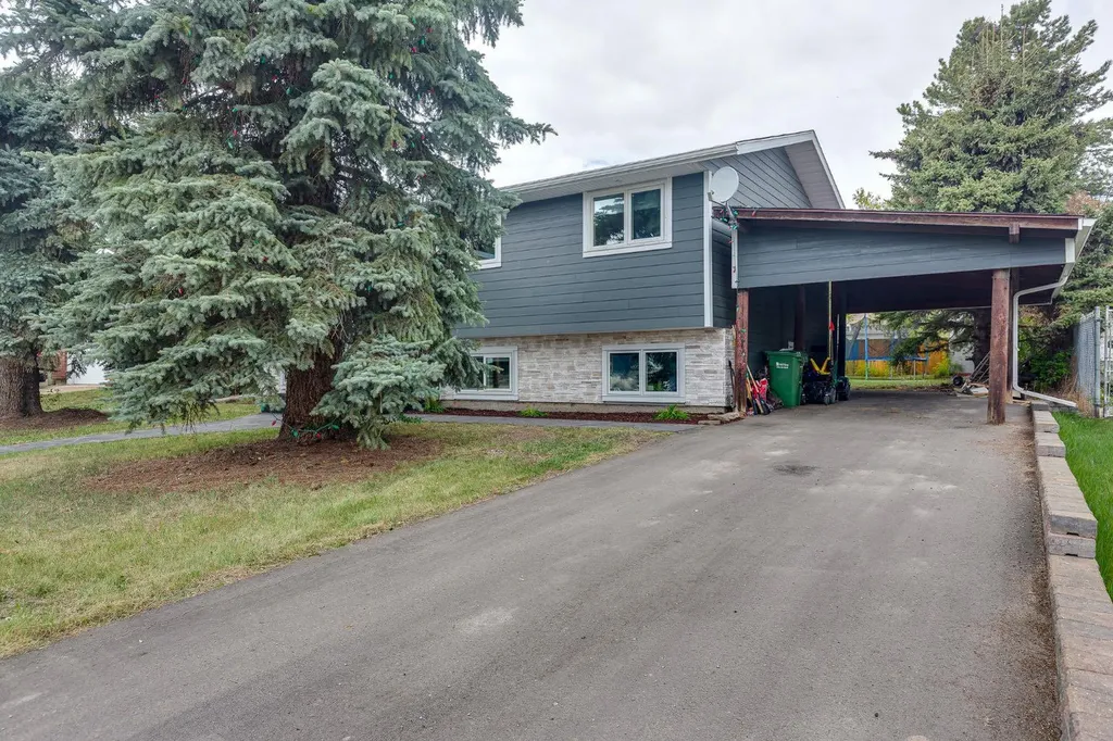 8 Nielsen Close Red Deer AB T4P2A1