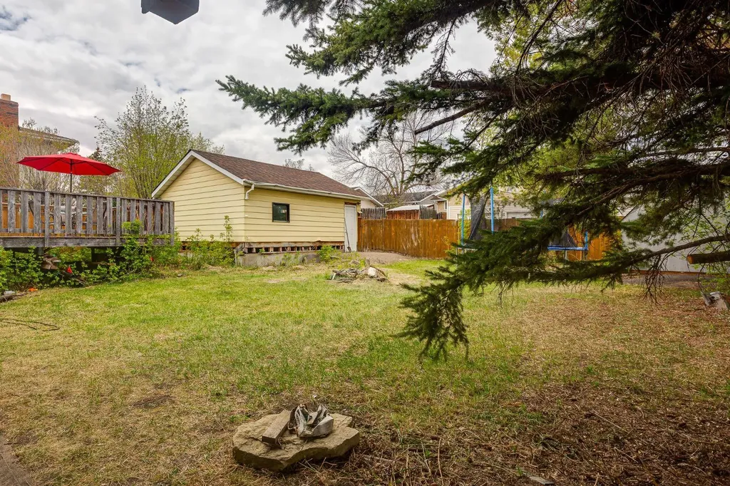 8 Nielsen Close Red Deer AB T4P2A1
