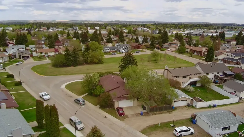 8 Nielsen Close Red Deer AB T4P2A1