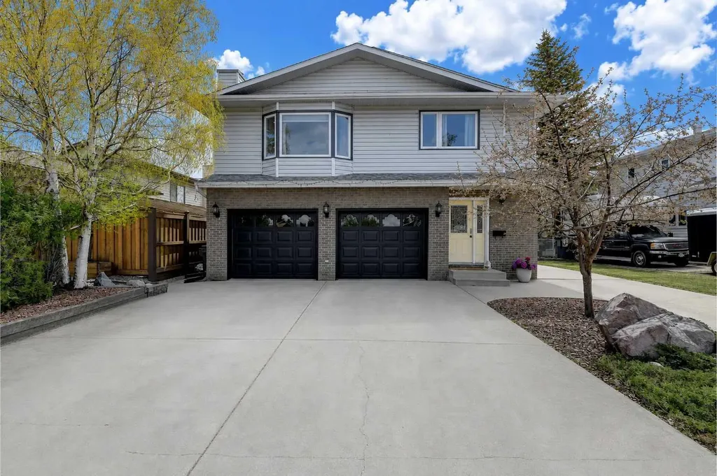 8917 102 Avenue Grande Prairie AB T8X 1E9
