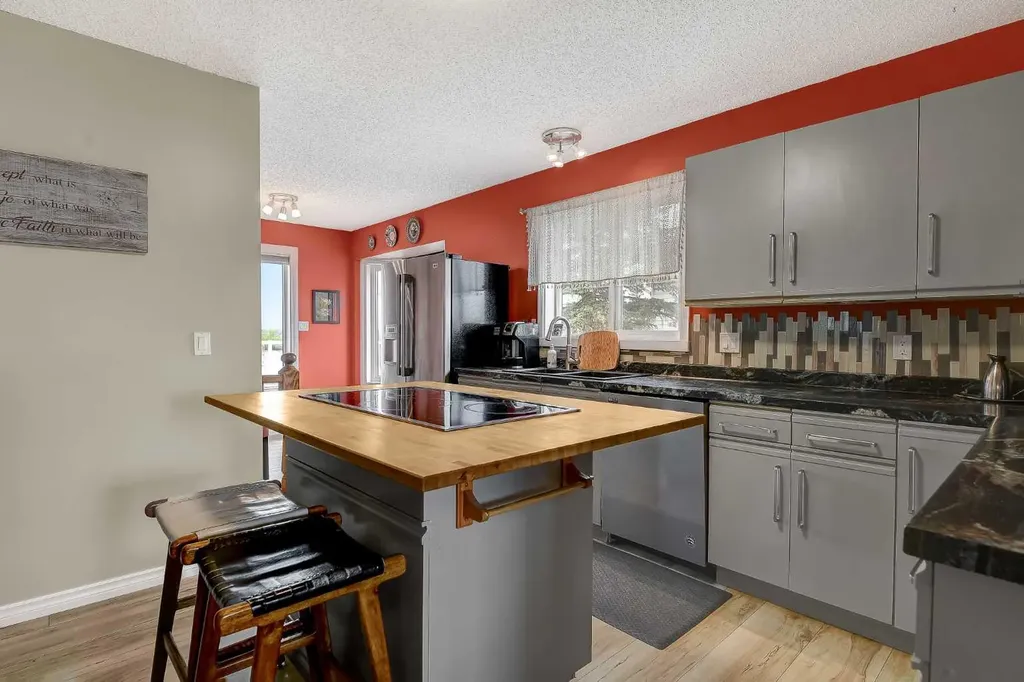 8917 102 Avenue Grande Prairie AB T8X 1E9