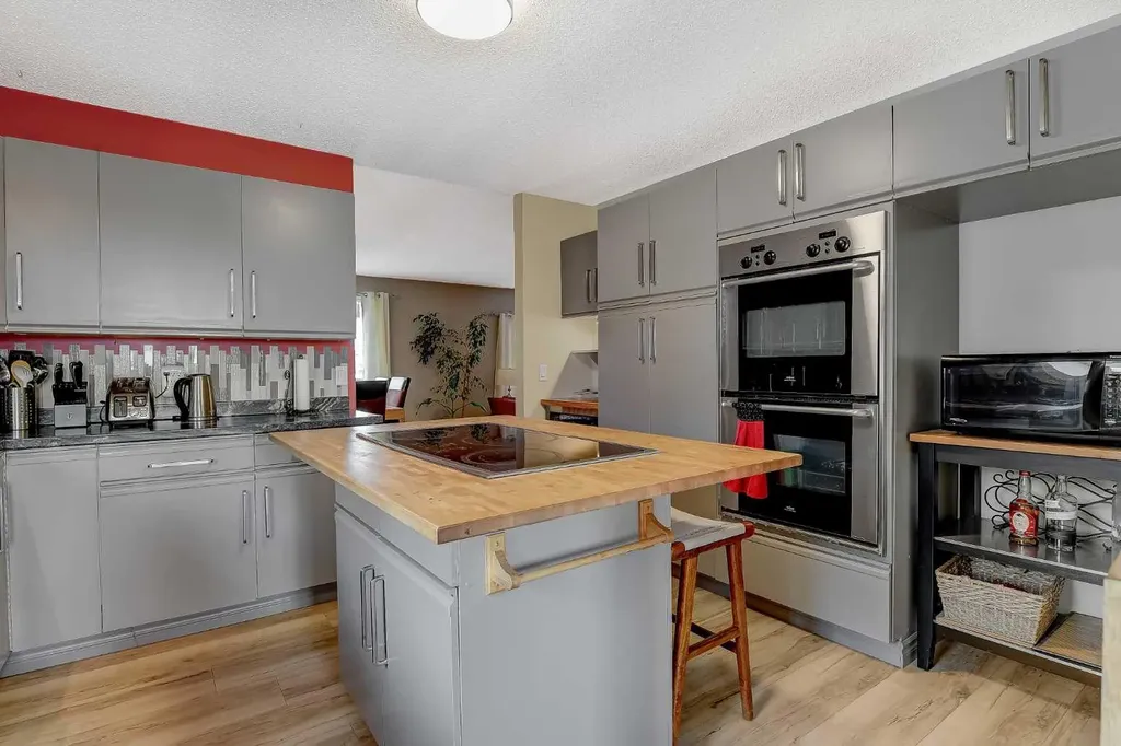 8917 102 Avenue Grande Prairie AB T8X 1E9