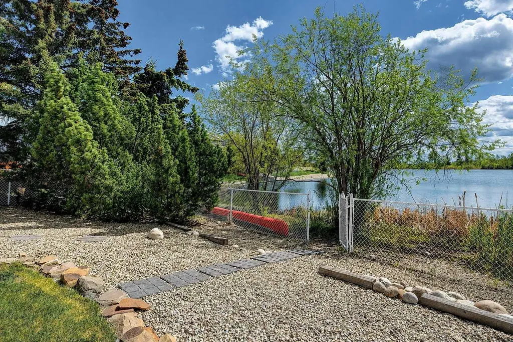 8917 102 Avenue Grande Prairie AB T8X 1E9