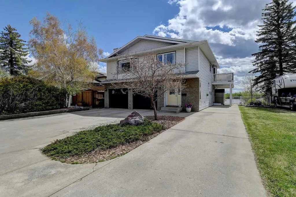 8917 102 Avenue Grande Prairie AB T8X 1E9