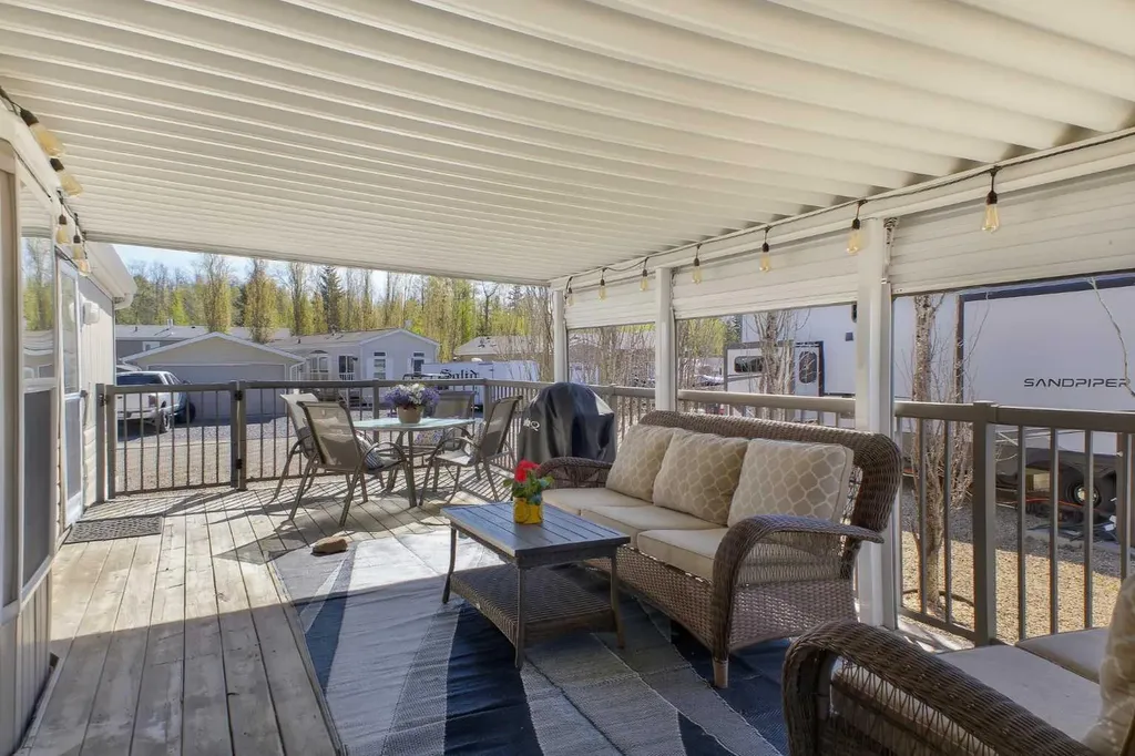10046 Twp Road 422 Rural Ponoka County AB T4J 1V9