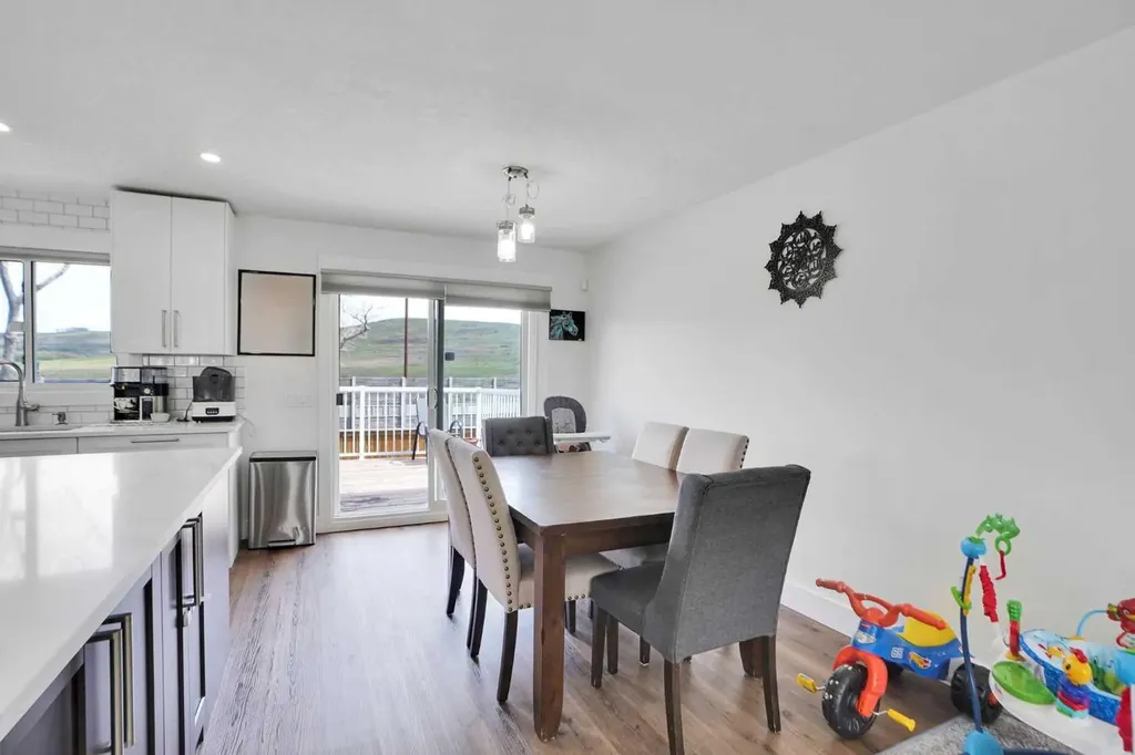 5702 Brenner Crescent NW Calgary AB T2L 1z4