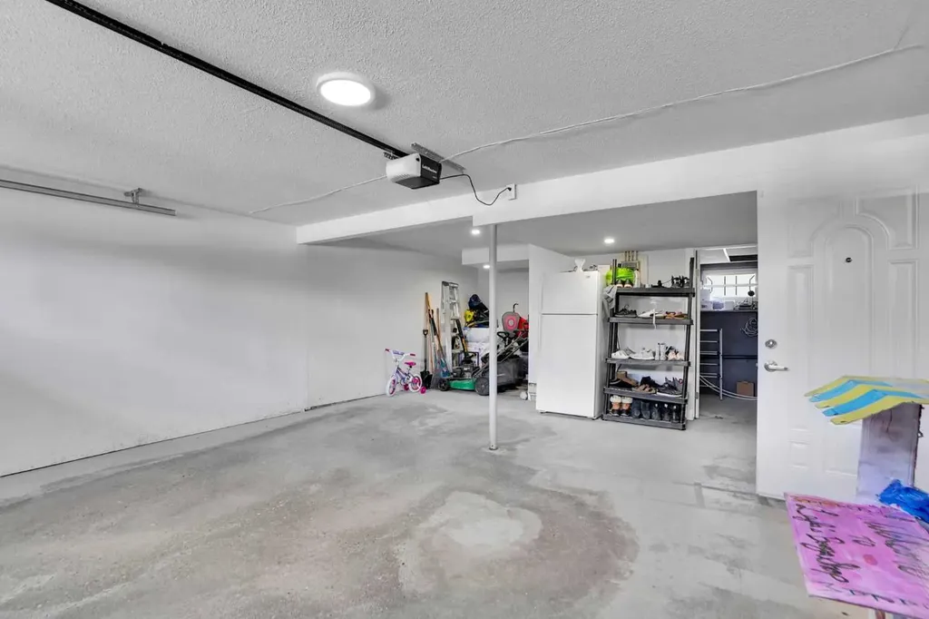 5702 Brenner Crescent NW Calgary AB T2L 1z4