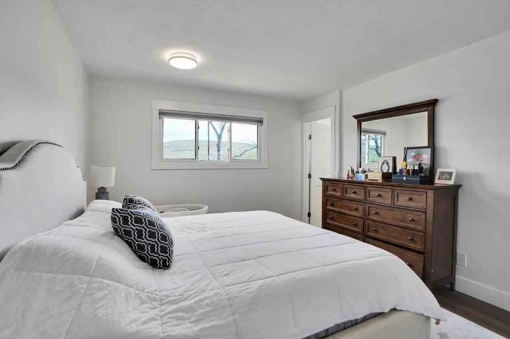 5702 Brenner Crescent NW Calgary AB T2L 1z4