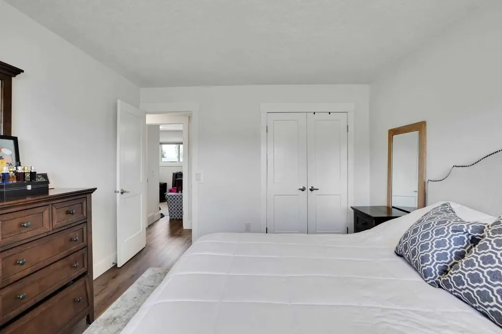 5702 Brenner Crescent NW Calgary AB T2L 1z4
